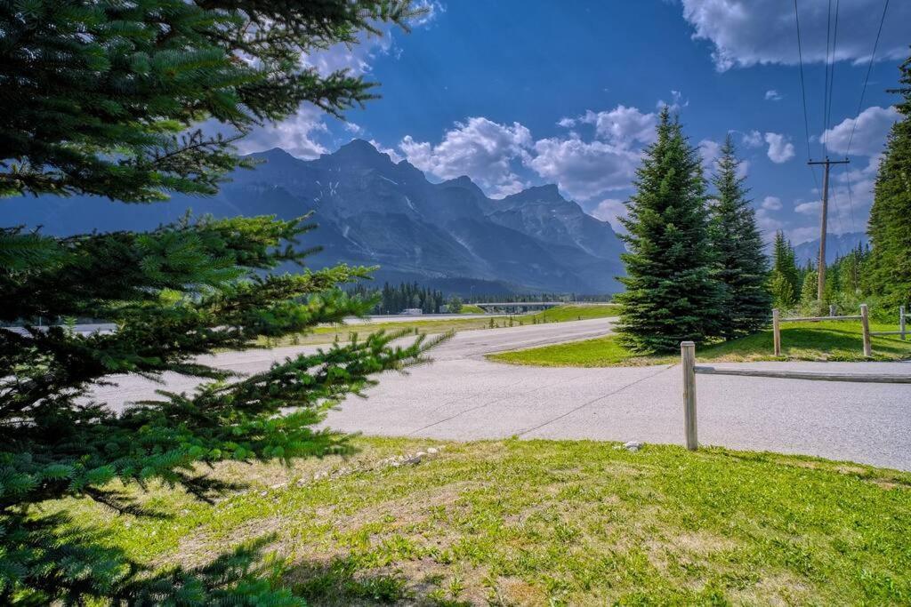 5 Mins To Banff - Cozy Townhome 2br&2bath - Banff Pass Included Canmore